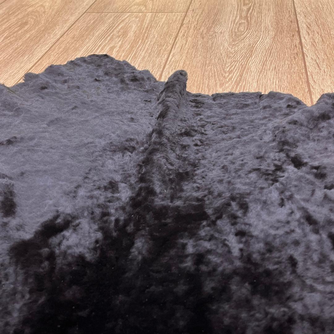 Black Sheepskin Rug: Genuine Australian Sheep Hide, Soft Fur (70x100 cm / 2.3x3.33 Ft - BuzzLeatherCarpetBlack Sheepskin Rug: Genuine Australian Sheep Hide, Soft Fur (70x100 cm / 2.3x3.33 Ft