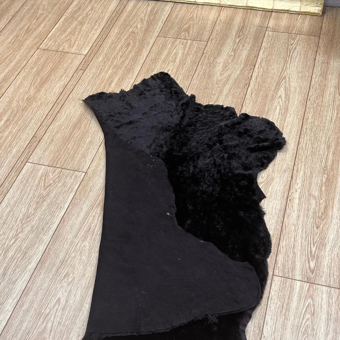 Black Sheepskin Rug: Genuine Australian Sheep Hide, Soft Fur (70x100 cm / 2.3x3.33 Ft - BuzzLeatherCarpetBlack Sheepskin Rug: Genuine Australian Sheep Hide, Soft Fur (70x100 cm / 2.3x3.33 Ft