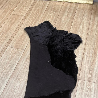 Black Sheepskin Rug: Genuine Australian Sheep Hide, Soft Fur (70x100 cm / 2.3x3.33 Ft - BuzzLeatherCarpetBlack Sheepskin Rug: Genuine Australian Sheep Hide, Soft Fur (70x100 cm / 2.3x3.33 Ft