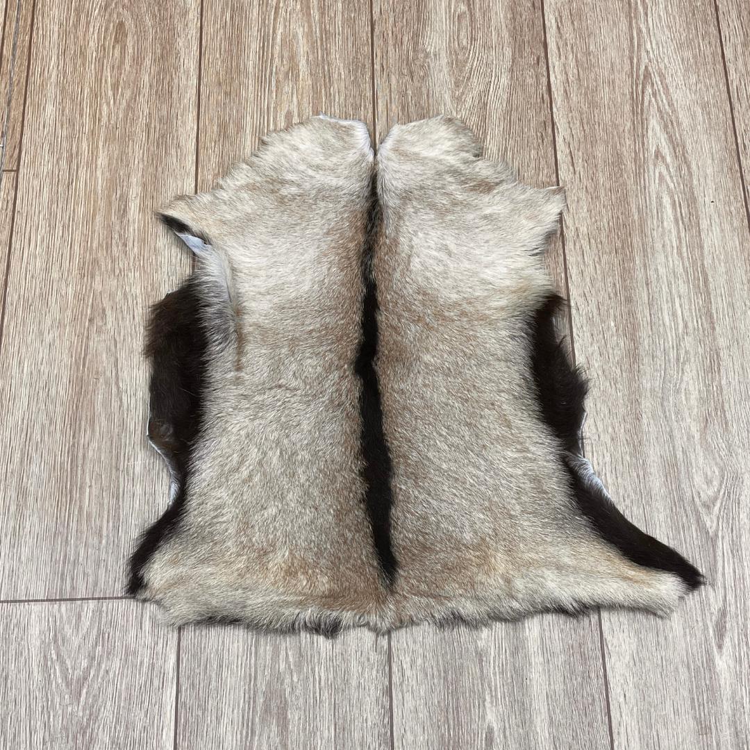 Handmade Brown Goatskin Rug: Scandinavian Minimalist Home Decor (41x52 cm / 16x20 inches) - BuzzLeatherCarpetHandmade Brown Goatskin Rug: Scandinavian Minimalist Home Decor (41x52 cm / 16x20 inches)