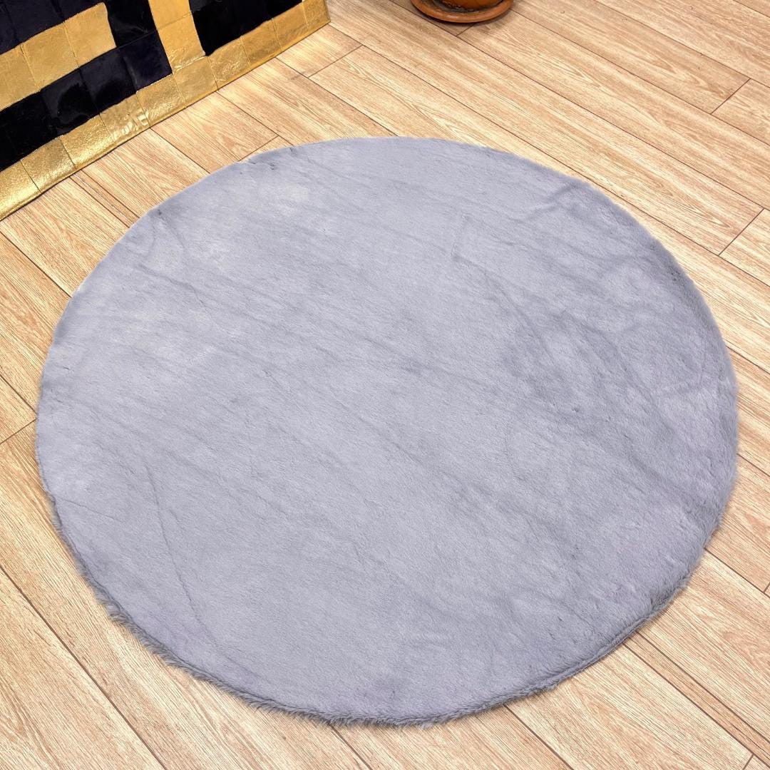 Handmade Gray Plush Faux Leather Round Rug - 4&39; Diameter - BuzzLeatherCarpetHandmade Gray Plush Faux Leather Round Rug - 4&39; Diameter