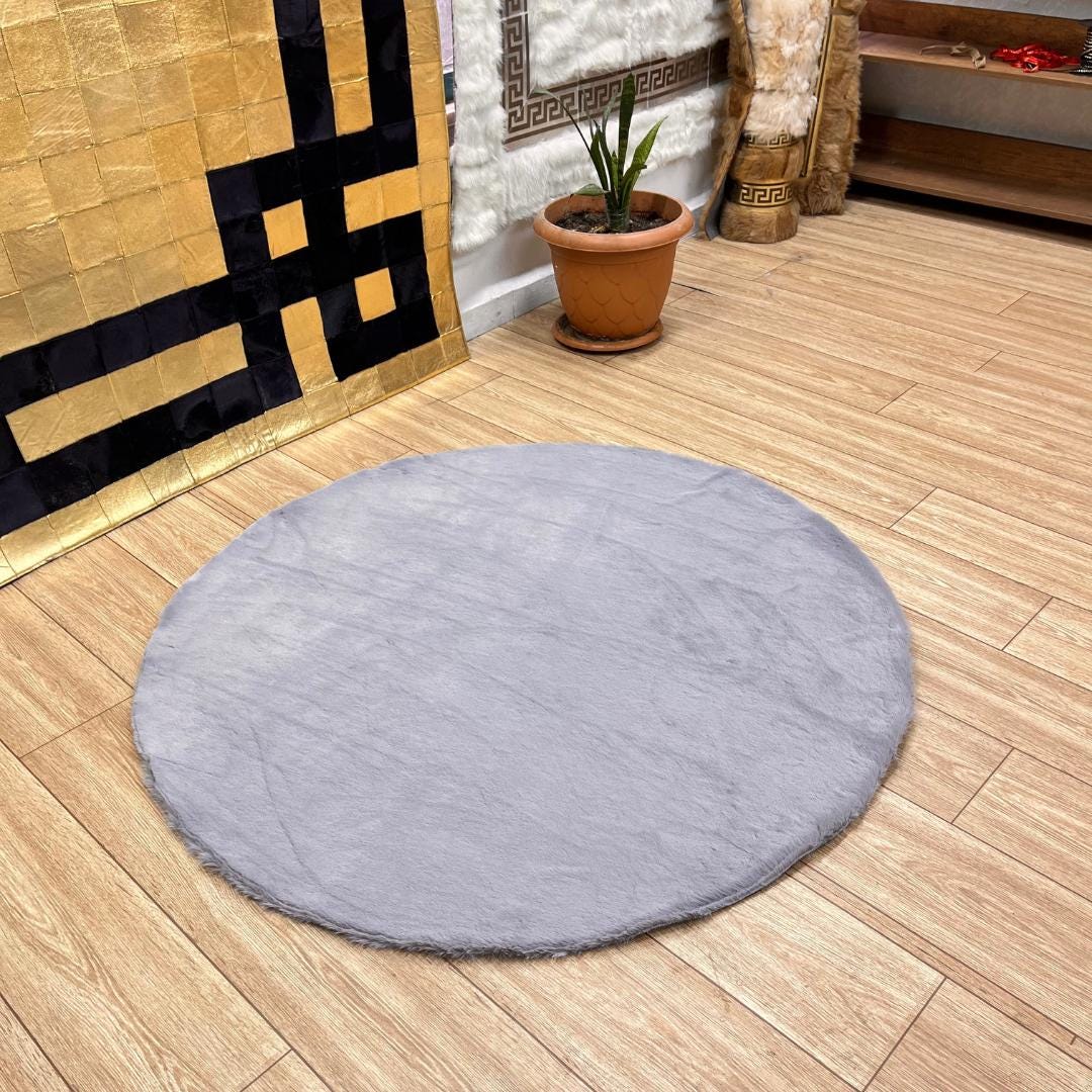 Handmade Gray Plush Faux Leather Round Rug - 4&39; Diameter - BuzzLeatherCarpetHandmade Gray Plush Faux Leather Round Rug - 4&39; Diameter