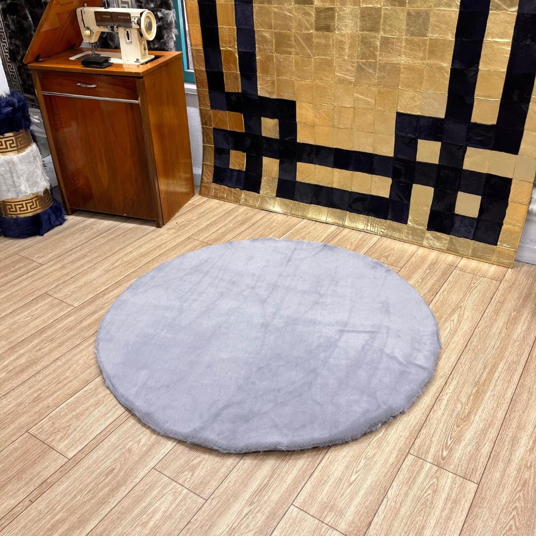 Handmade Gray Plush Faux Leather Round Rug - 4&39; Diameter - BuzzLeatherCarpetHandmade Gray Plush Faux Leather Round Rug - 4&39; Diameter