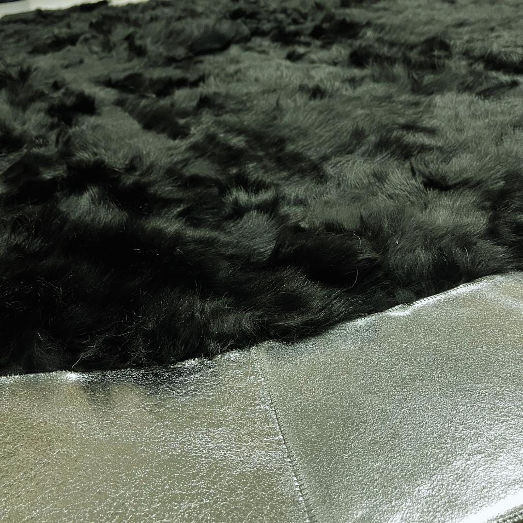 BLACK SHEEPSKIN ROUND Rug, Black-Silver Sheepskin Area Rug, Natural Soft Wool & Leather Rug for Living Room, Fluffy Area Rugs, New Home Gift